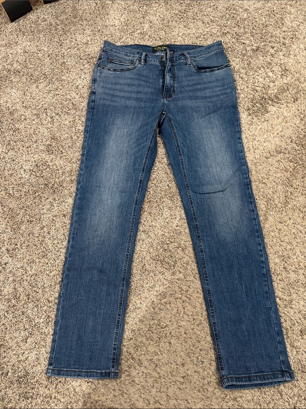 Men’s Straight-Leg Jeans in Medium Blue Wash